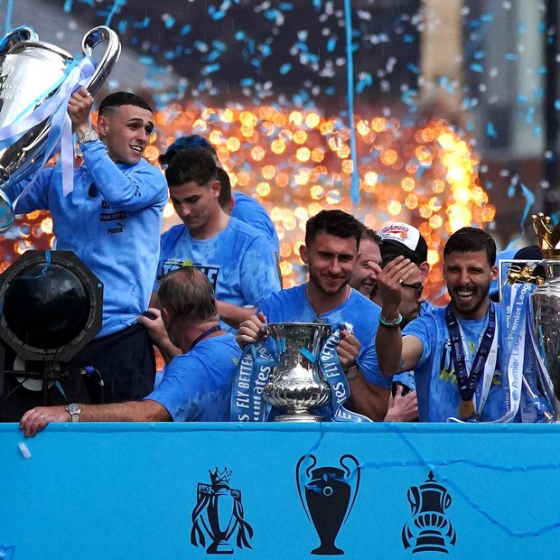 Ký ức lễ diễu hành đầy cảm xúc của Man City