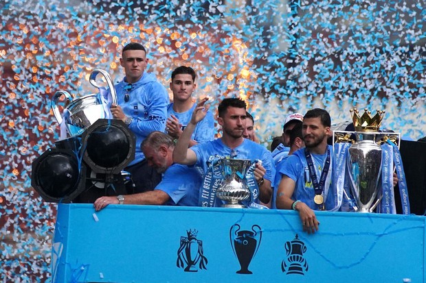 Ký ức lễ diễu hành đầy cảm xúc của Man City