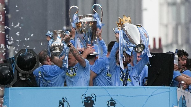Ký ức lễ diễu hành đầy cảm xúc của Man City