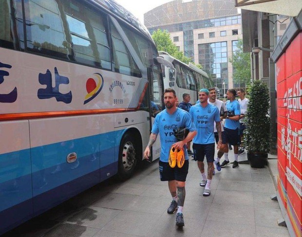 Messi livestream trên trang bán hàng nổi tiếng trong khi Sàng Trung Quốc chơi bóng