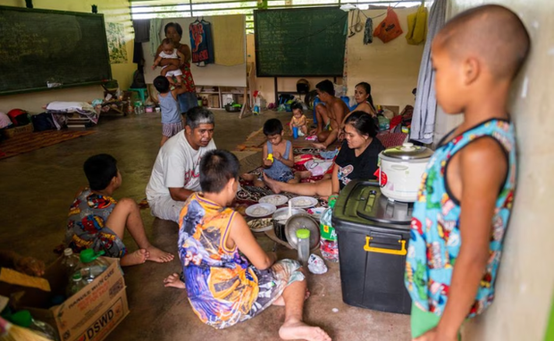 Núi lửa Mayon ở Philippines phun trào: Ít nhất 14.000 người phải sơ tán trong nhiều tháng - Ảnh 2.