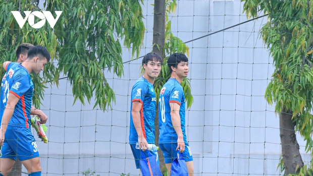 Lý do Tiến Linh vắng mặt trận đấu Hong Kong hé lộ trong buổi tập đầu của Văn Toàn