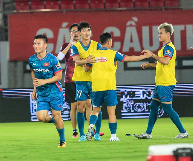 Công Phượng lạc quan, chạy ngược hướng Quang Hải khiến đội nhà nở mày nở mặt