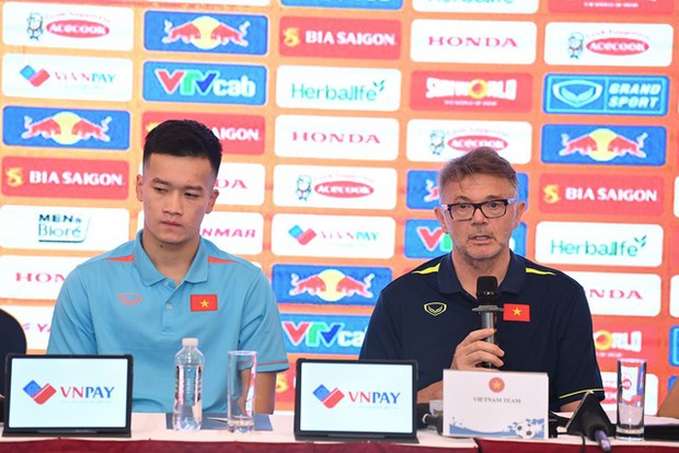 Đánh bại đối thủ: 3 cầu thủ Việt Nam mong muốn thể hiện tài năng với HLV Troussier