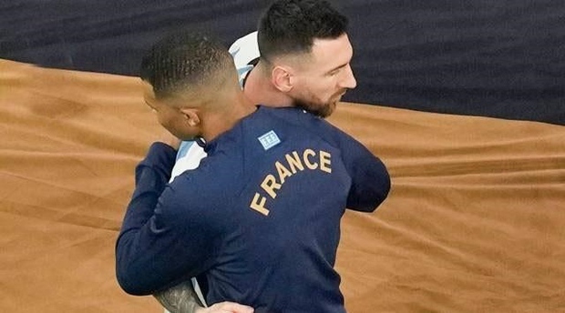 Messi bị loại trị tại PSG: Suýt nữa Mbappe đã tiết lộ sự thật