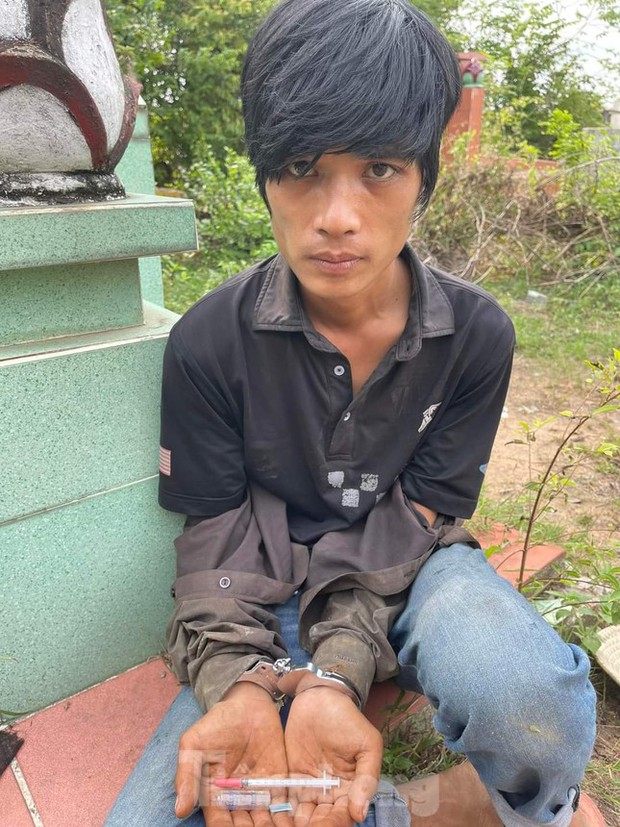 Nỗi đau khó nói của người ôm biển với mẹ bệnh nặng và cuộc sống không đủ tiền