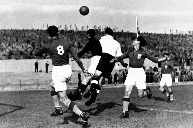 Câu chuyện cú sút chết chóc của Cầu vương Lý Huệ Đường và bóng đá Hồng Kông (Trung Quốc)