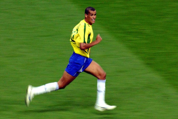 9 cầu thủ siêu sao có cú ăn ba: Messi vượt mặt các đối thủ, Ronaldo mất danh hiệu!