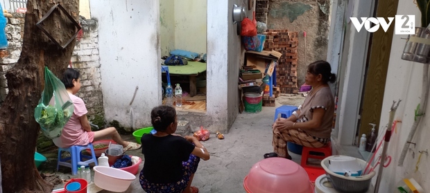 Vật vã chờ khám trong nắng nóng nghiêm trọng ở bệnh viện: Tình trạng đáng lo ngại