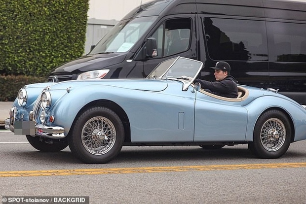 Brooklyn Beckham và món quà đắt giá trị 600000 USD