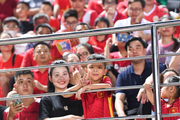 Sôi động cổ vũ ĐT Việt Nam tại Hải Phòng