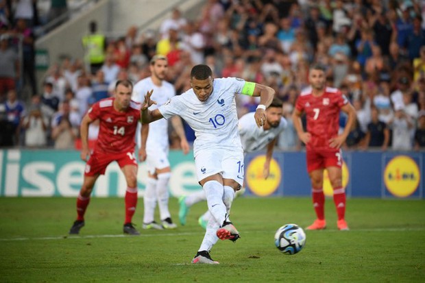 Siêu sao Mbappe tuyển Pháp cân bằng kỷ lục, hạ gục đội bóng yếu Timor Leste