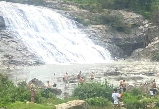 Chụp ảnh cực đẹp giữa thiên nhiên, không ngờ kết cục bi thảm…