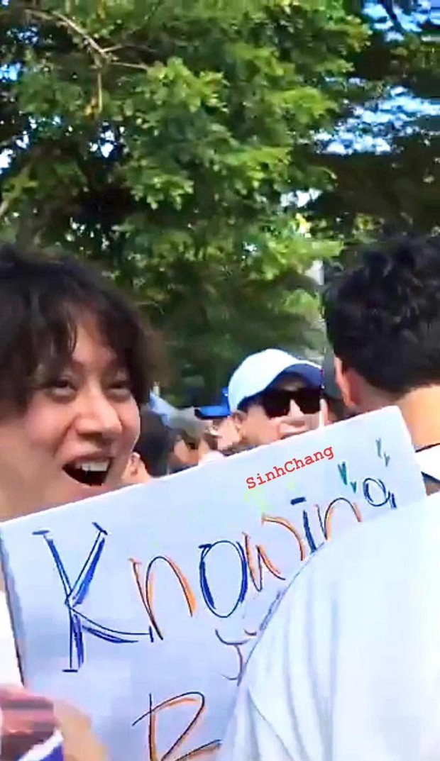 Heechul và vệ sĩ gặp nhau tại sân bay Đà Nẵng khi dàn sao Knowing Brothers đổ bộ