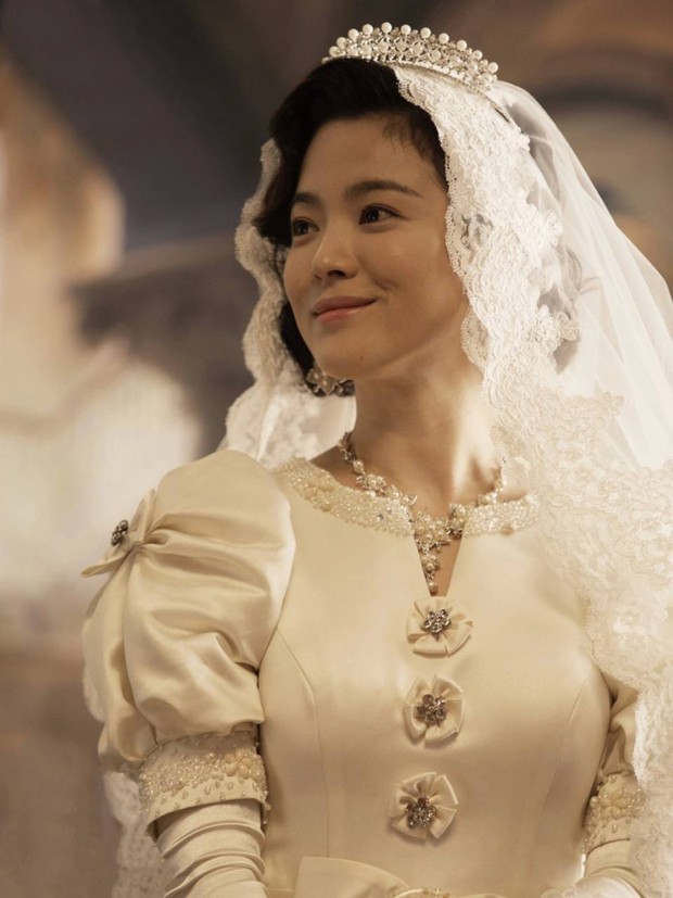 Nhan sắc Song Hye Kyo thuở làm vợ Huỳnh Hiểu Minh gây sốt trở lại, ẵm hơn 36 triệu lượt xem vì quá đẹp đôi - Ảnh 2.