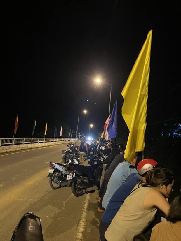 Bé gái 4 tuổi gặp nạn nghiêm trọng khi chơi bên bờ sông