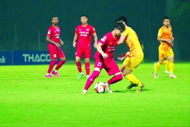 Đội tuyển trẻ nghỉ, liệu có đáng lẽ V-League cũng nên tạm ngừng?