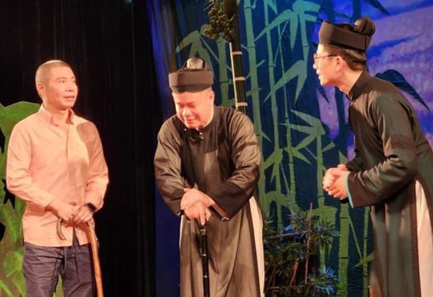 Phản ứng bất ngờ của vợ NSND Công Lý khi bắt gặp ảnh chồng tại cửa hàng Hàn Quốc