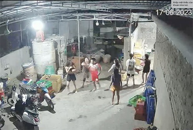 Nam thanh niên tấn công và tát đánh thiếu nữ 16 tuổi tại nhà: Gia đình sốc bàng hoàng!