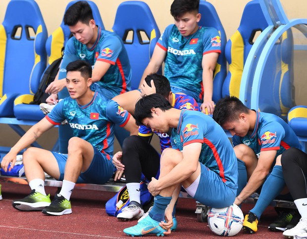 HLV Troussier tự chuẩn bị sẵn sàng trong 'đợt tập luyện' đầu tiên của ĐT Việt Nam