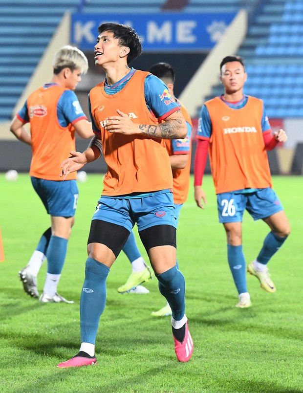 CĐV Nam Định không thể tin nổi: Quang Hải khiến cả tuyển Việt Nam tươi cười rèn quân