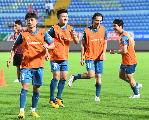 CĐV Nam Định không thể tin nổi: Quang Hải khiến cả tuyển Việt Nam tươi cười rèn quân