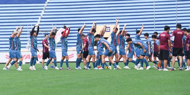 HLV Troussier tự chuẩn bị sẵn sàng trong 'đợt tập luyện' đầu tiên của ĐT Việt Nam