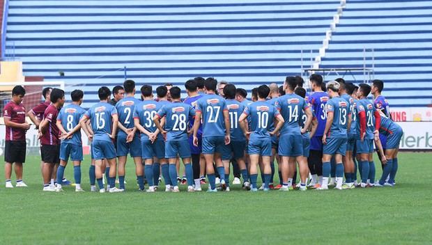 HLV Troussier tự chuẩn bị sẵn sàng trong 'đợt tập luyện' đầu tiên của ĐT Việt Nam