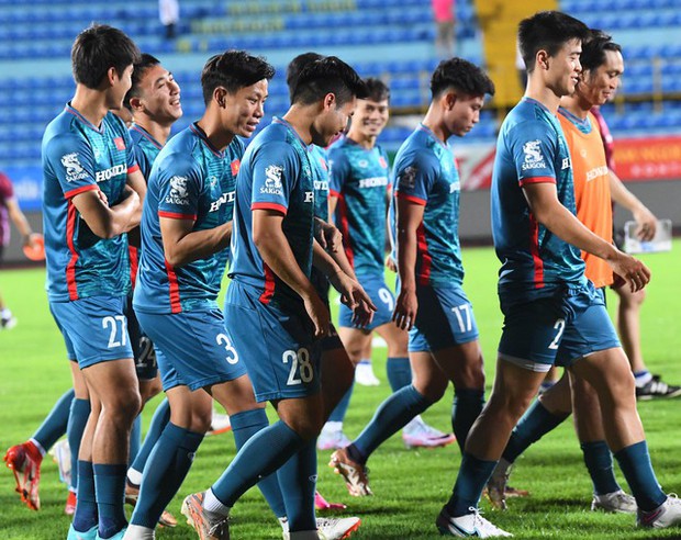 CĐV Nam Định không thể tin nổi: Quang Hải khiến cả tuyển Việt Nam tươi cười rèn quân