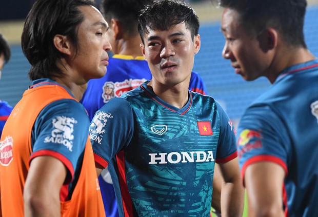 CĐV Nam Định không thể tin nổi: Quang Hải khiến cả tuyển Việt Nam tươi cười rèn quân