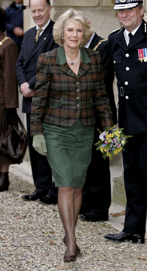 Ngoại hình Hoàng hậu Camilla trong hơn 4 thập kỷ qua - Ảnh 15.