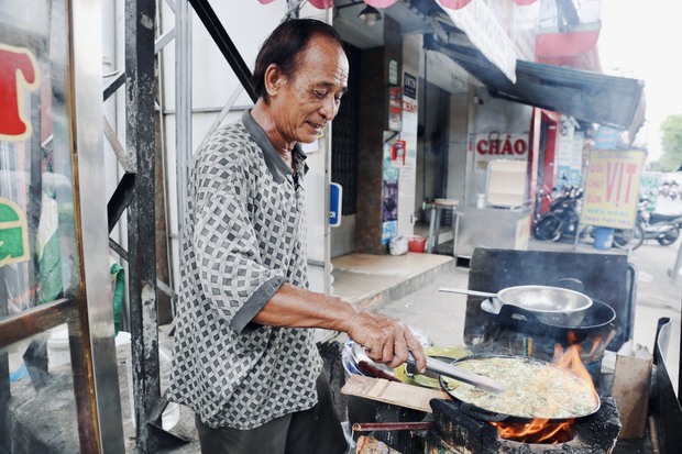 Bánh xèo: Mặt mẹ sau 5 năm xa cách