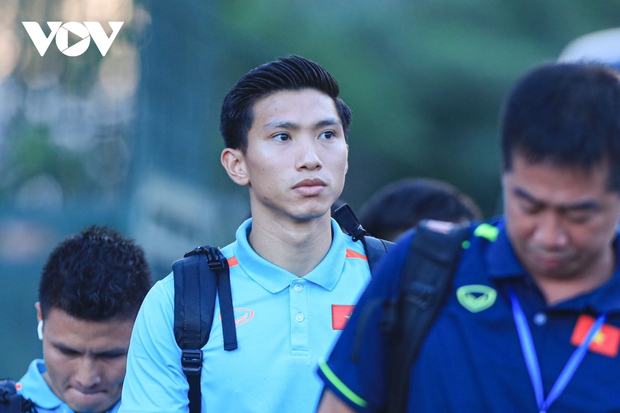 Dàn sao ĐT Việt Nam đắm chìm trong tình yêu của CĐV tại chảo lửa Thiên Trường