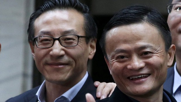 Chân dung tân Chủ tịch Alibaba: Là bạn tri kỷ của Jack Ma, từ vị trí lương 50 USD/tháng đến chiếc ghế Chủ tịch đế chế 240 tỷ USD - Ảnh 1. Chân dung tân Chủ tịch Alibaba: Là bạn tri kỷ của Jack Ma, từ vị trí lương 50 USD/tháng đến chiếc ghế Chủ tịch đế chế 240 tỷ USD - Ảnh 1.