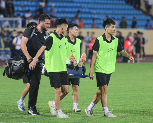 Văn Hậu, Duy Mạnh chứng minh tình đồng đội tuyệt vời trong hành động với cầu thủ ĐT Syria