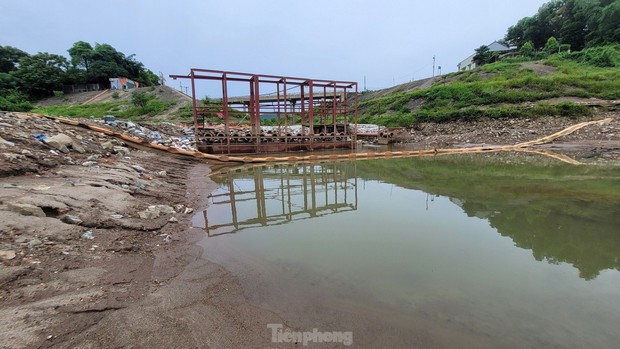 Trạm bơm khẩn cấp hóa giải tình trạng nước sông Đà cạn trơn đáy
