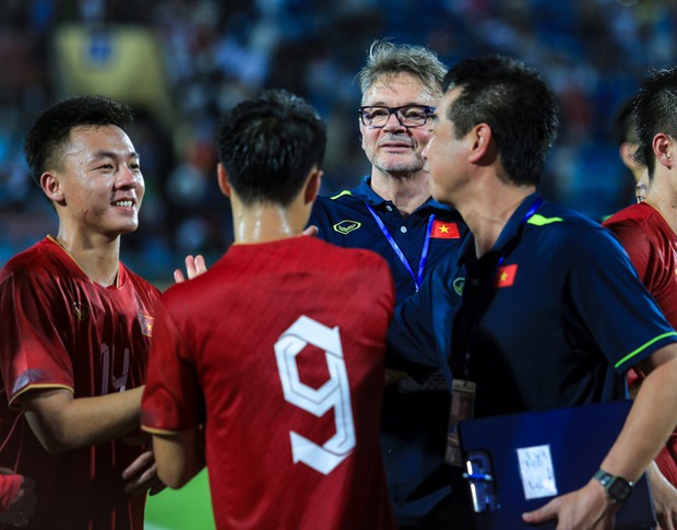 HLV Troussier tâm sự về thành tích hơn cùng ĐT Việt Nam