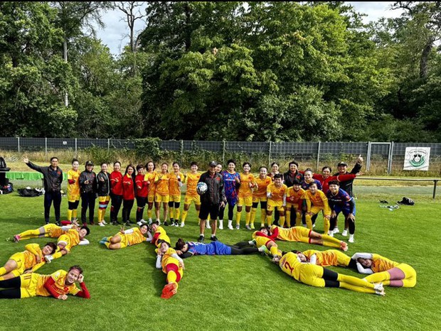 Huỳnh Như ngồi xe lăn, bác sĩ chia sẻ kết quả khám đầy ngạc nhiên