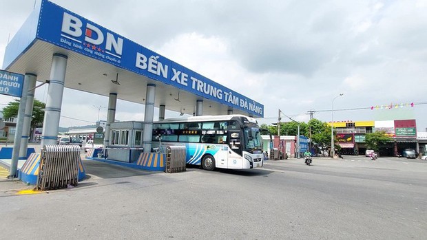 Khi camera ghi lại, không ngờ một xe khách chạy với tốc độ siêu việt gấp 450 lần hàng tháng