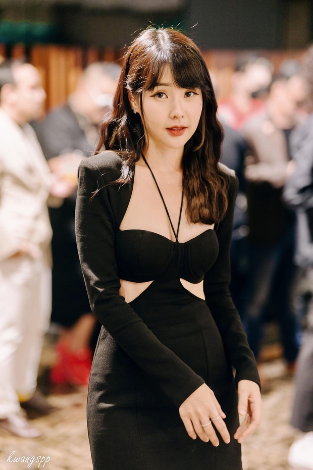 Nữ MC Thái Lan 'hot girl' gây sốt với quan hệ thân thiết Phương Thảo tại APL 2023