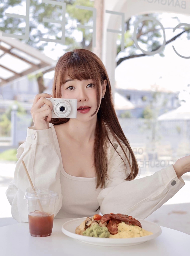 Nữ MC Thái Lan 'hot girl' gây sốt với quan hệ thân thiết Phương Thảo tại APL 2023