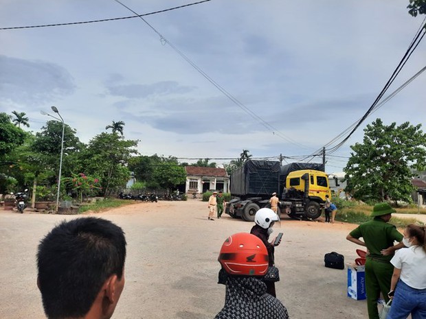 Quảng Trị: Va chạm với xe đầu kéo, một cháu bé đi xe đạp tử vong - Ảnh 1. Quảng Trị: Va chạm với xe đầu kéo, một cháu bé đi xe đạp tử vong - Ảnh 1.