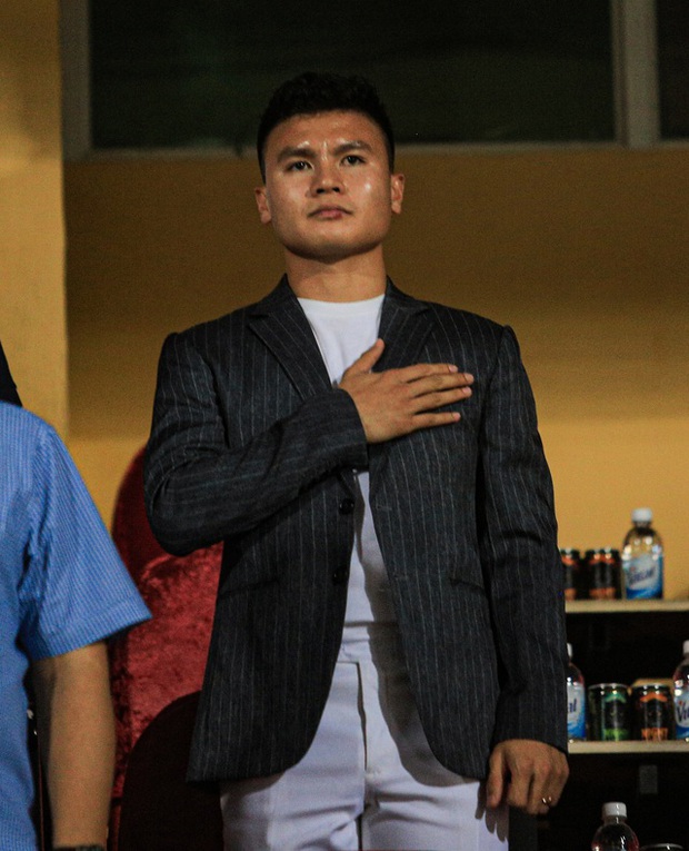 Quang Hải giữ tình yêu dành cho CLB CAHN số 19 lên ngôi, gương mặt xúc động khi thể hiện Quốc ca