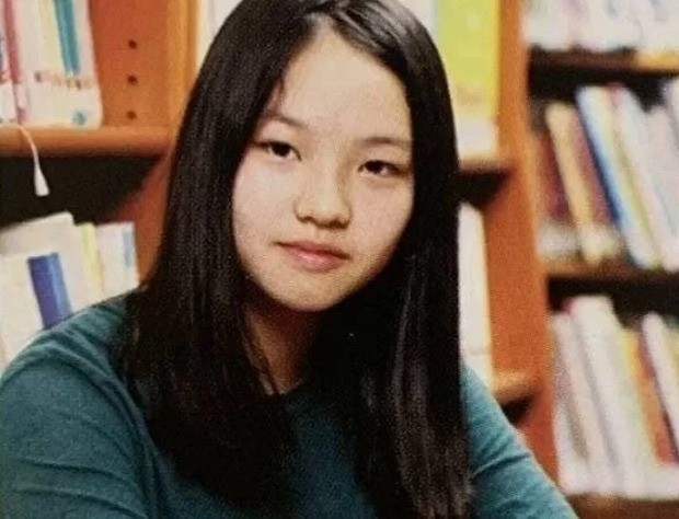 Nhan sắc như đồ hoạ AI của Karina (aespa) bị tố là sản phẩm dao kéo, netizen xứ Hàn đồng loạt bênh vực - Ảnh 4. Nhan sắc như đồ hoạ AI của Karina (aespa) bị tố là sản phẩm dao kéo, netizen xứ Hàn đồng loạt bênh vực - Ảnh 4.