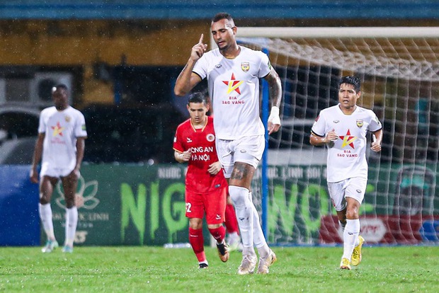 Ngày ra mắt của Quang Hải: Ngôi sao Ngoại binh lấp lánh, CLB Công an Hà Nội đoạt chiến thắng mãn nhãn