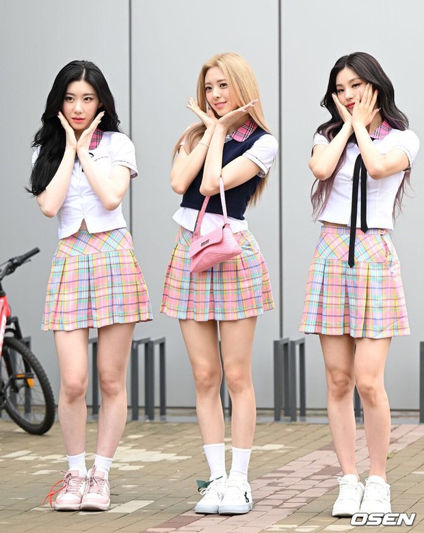 Idol gen4 xinh đẹp trong đồng phục học sinh
