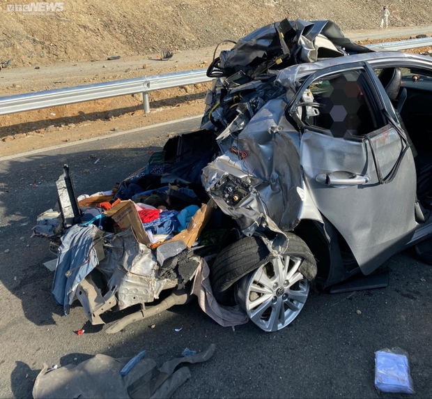 Tai nạn trên cao tốc Nha Trang - Cam Lâm: Một nạn nhân còn hôn mê, tiên lượng không tốt - Ảnh 2. Tai nạn trên cao tốc Nha Trang - Cam Lâm: Một nạn nhân còn hôn mê, tiên lượng không tốt - Ảnh 2.