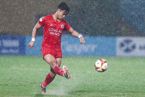 Ngày ra mắt của Quang Hải: Ngôi sao Ngoại binh lấp lánh, CLB Công an Hà Nội đoạt chiến thắng mãn nhãn