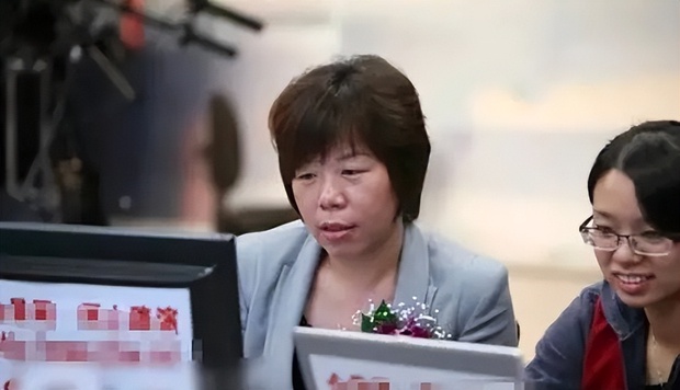 Cô công nhân làm việc 10 năm tại Foxconn chuyển mình làm chủ tịch công ty linh kiện điện tử lớn thứ 2 Trung Quốc: Thoát nghèo cũng nhờ chữ liều - Ảnh 3. Cô công nhân làm việc 10 năm tại Foxconn chuyển mình làm chủ tịch công ty linh kiện điện tử lớn thứ 2 Trung Quốc: Thoát nghèo cũng nhờ chữ liều - Ảnh 3.