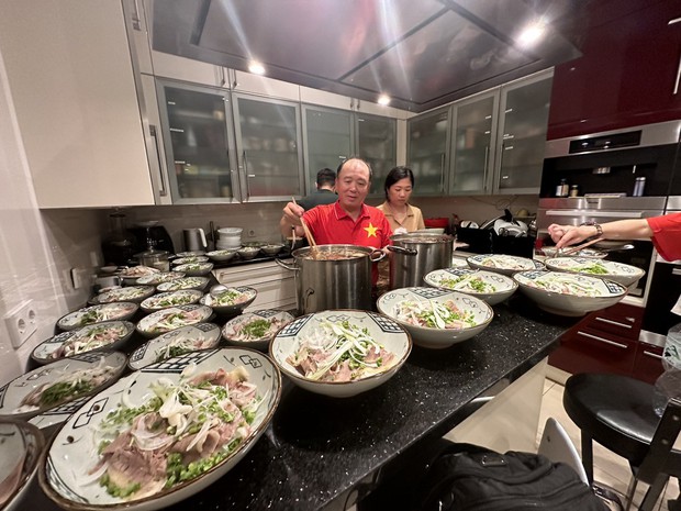 Những món ngon đặc sản Việt tại Frankfurt đắm say Đội tuyển nữ Việt Nam